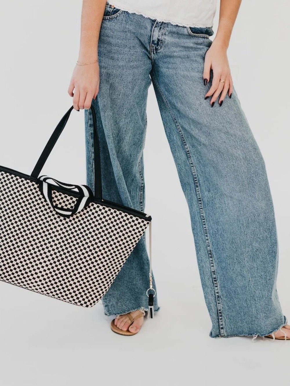 Pretty Simple Woven Tiffany Organizer Tote Bag Vegan Leather Checkered Black - Picture 4 of 9